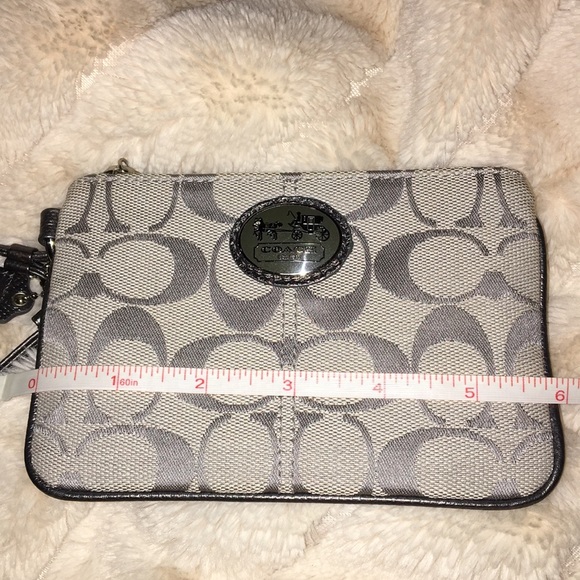 COACH WRISTLET! - Picture 6 of 7